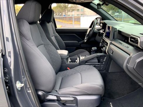 Used 2024 Toyota Tacoma SR image 9