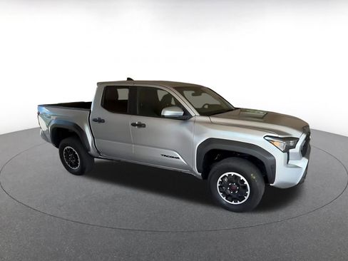 Used 2025 Toyota Tacoma TRD Off-Road image 2