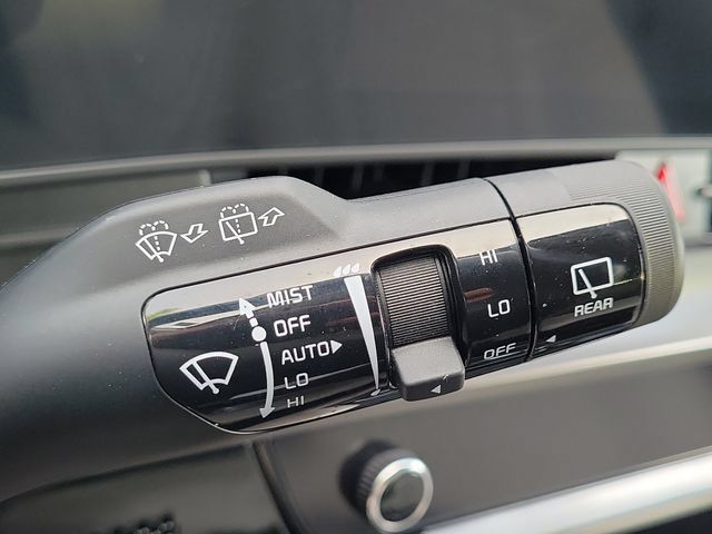 Used 2025 Kia Sportage EX FWD image 19