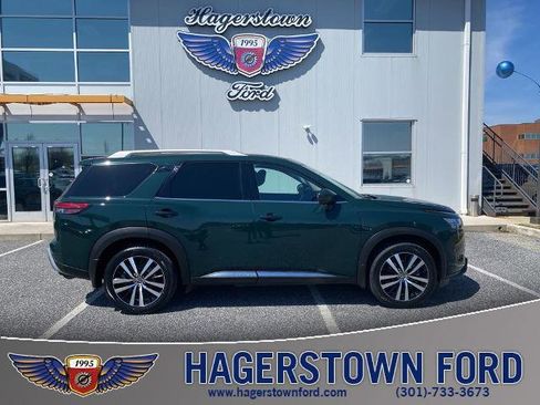 Used 2024 Nissan Pathfinder Platinum w/ Cargo Package AWD/4WD image 1