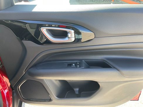 New 2026 Jeep Compass Latitude image 18