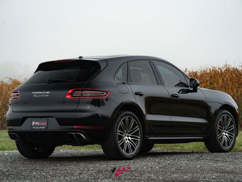 Used 2017 Porsche Macan Turbo image 5