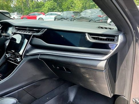 Used 2022 Jeep Grand Cherokee Overland w/ Luxury Tech Group IV AWD/4WD image 18
