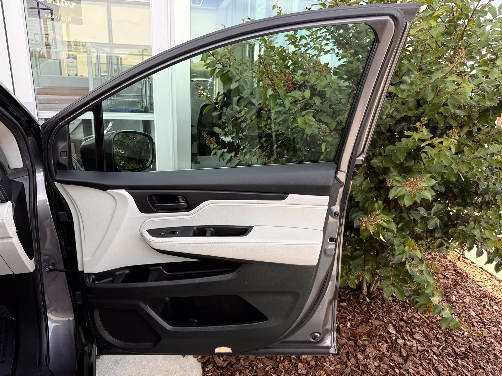 Used 2025 Honda Odyssey EX-L image 24