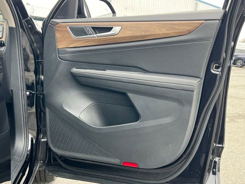 Certified 2026 Volkswagen Atlas SE image 10