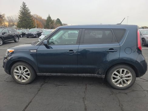 Used 2017 Kia Soul + image 8