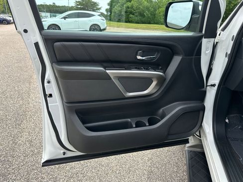 Used 2015 Nissan Armada SL w/ Moonroof Package RWD image 8