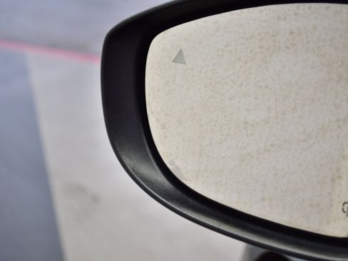 Used 2025 Chrysler Pacifica Select FWD image 15