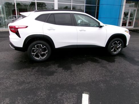 New 2026 Chevrolet Trax LT w/ Driver Confidence Package image 3