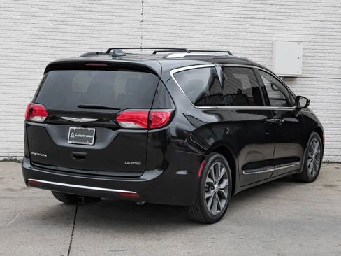 Used 2018 Chrysler Pacifica Limited image 7