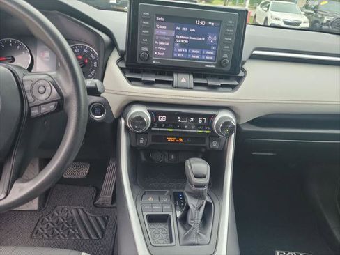 Certified 2021 Toyota RAV4 XLE w/ Convenience Package FWD image 19