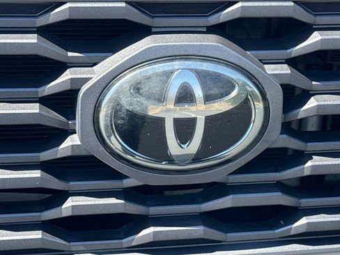 Used 2021 Toyota Tacoma TRD Off-Road w/ Technology Package AWD/4WD image 8