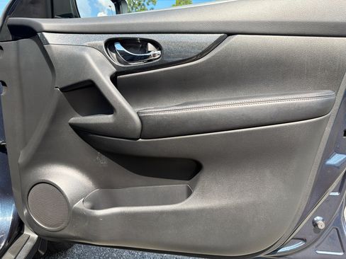 Used 2016 Nissan Rogue SL w/ SL Premium Package FWD image 14
