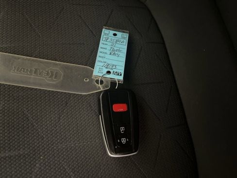 Used 2021 Toyota RAV4 XLE FWD image 78