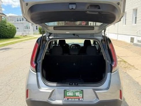 Used 2023 Kia Soul LX w/ LX Technology Package FWD image 12