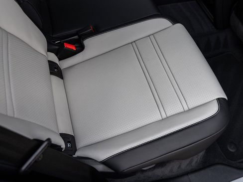 Certified 2026 Porsche Cayenne Coupe image 40