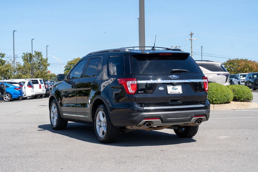 Used 2018 Ford Explorer XLT w/ Equipment Group 201A FWD image 5