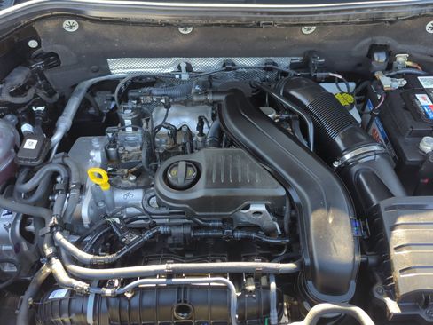 Certified 2022 Volkswagen Taos S image 21