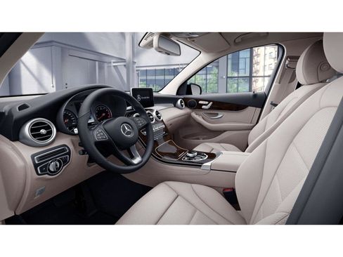 Used 2017 Mercedes-Benz GLC 300 image 2