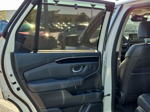 Used 2024 Honda Pilot Touring image 16