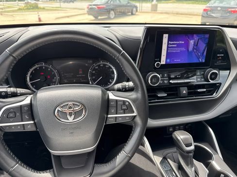 Used 2023 Toyota Highlander LE AWD/4WD image 18