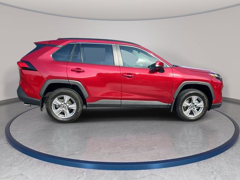 Used 2025 Toyota RAV4 XLE w/ Convenience Package FWD image 4