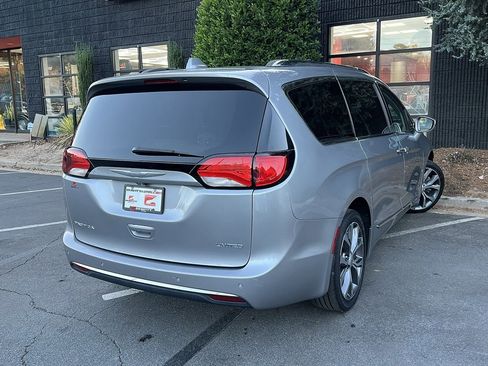 Used 2017 Chrysler Pacifica Limited w/ Tire & Wheel Group image 12