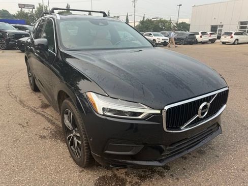 Used 2019 Volvo XC60 T6 Momentum w/ Multimedia Package AWD/4WD image 3