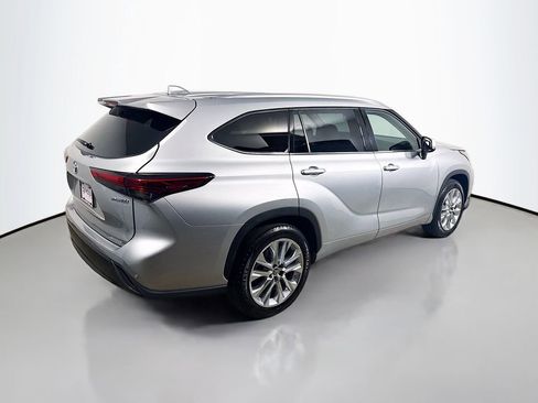Used 2022 Toyota Highlander Limited FWD image 7
