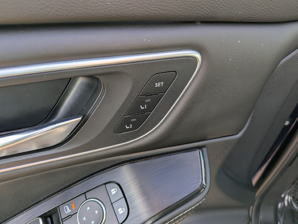 Used 2025 Nissan Rogue Platinum FWD image 19