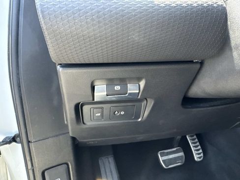 Used 2021 Land Rover Range Rover Evoque R-Dynamic S AWD/4WD image 22