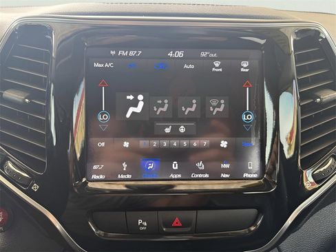 Used 2019 Jeep Cherokee Limited image 15