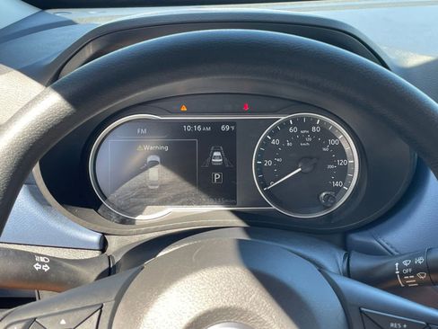 Used 2025 Nissan Versa SV image 38