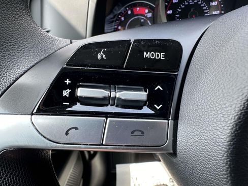 Used 2023 Hyundai Elantra SE FWD image 16
