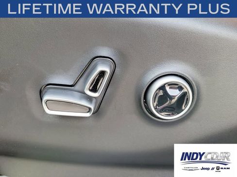 New 2026 Chrysler Pacifica Pinnacle w/ Trailer Tow Group AWD/4WD image 24