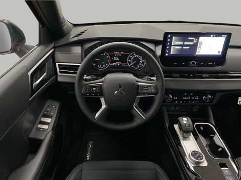 New 2026 Mitsubishi Outlander LE AWD/4WD image 12