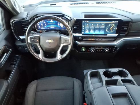 Used 2022 Chevrolet Silverado 1500 LT AWD/4WD image 24