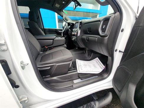 Used 2022 GMC Sierra 2500 SLE w/ SLE Value Package; image 10