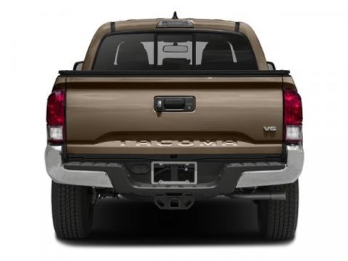 Used 2017 Toyota Tacoma TRD Off-Road image 5