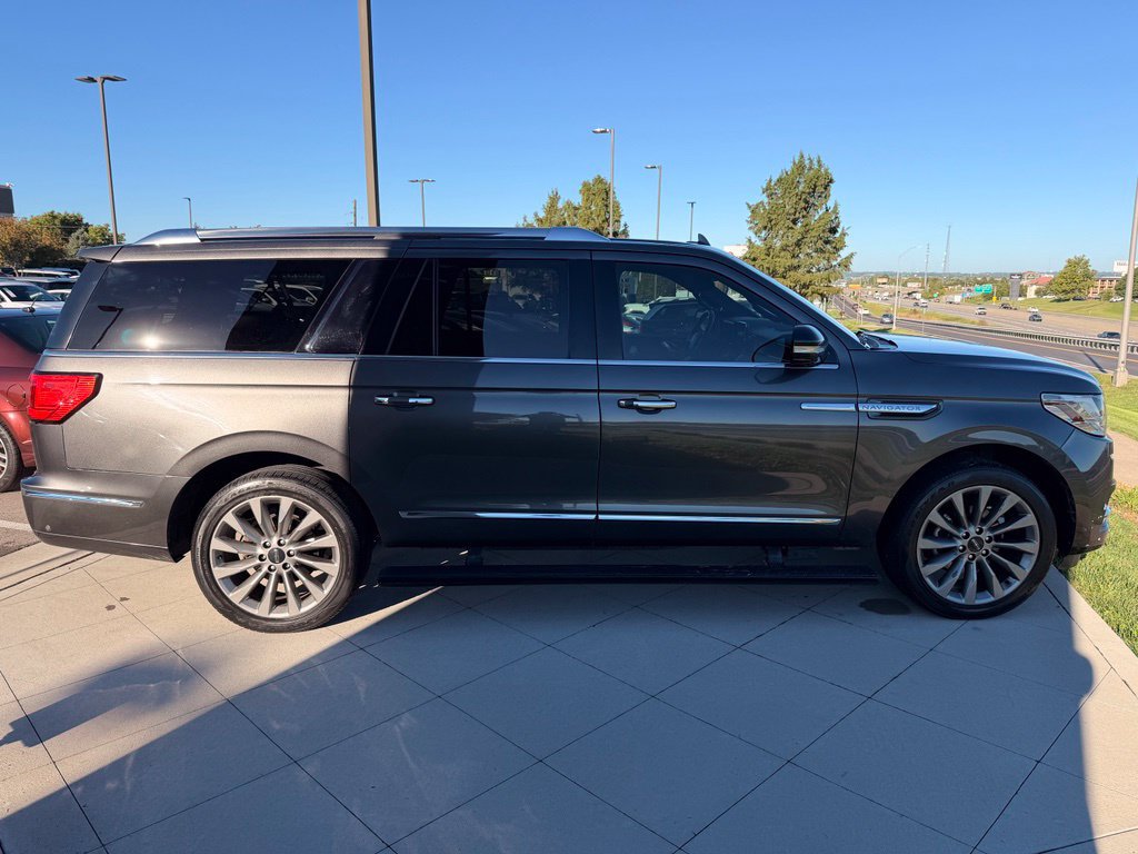 Used 2018 Lincoln Navigator L Select w/ Technology Package AWD/4WD image 9