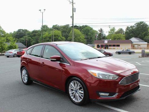 Used 2015 Ford Focus Titanium FWD image 3