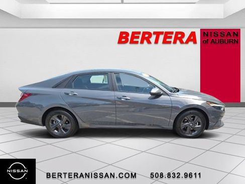 Used 2023 Hyundai Elantra SEL w/ Cargo Package FWD image 2