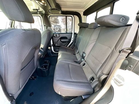 Used 2022 Jeep Gladiator Sport w/ Trailer Tow Package image 31