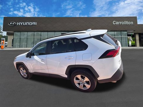 Used 2021 Toyota RAV4 XLE AWD/4WD image 8