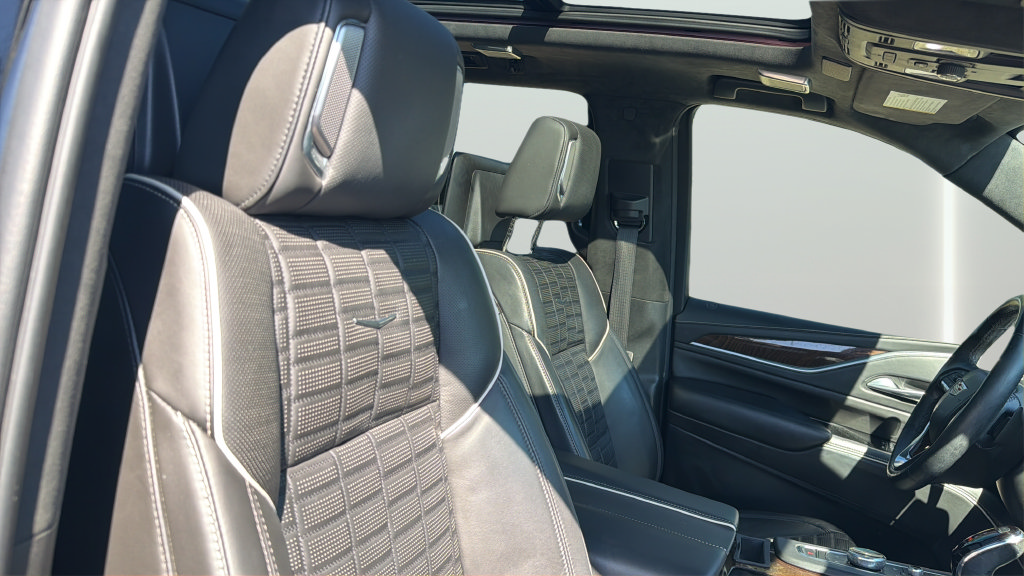 Used 2022 Cadillac Escalade Premium Luxury Platinum AWD/4WD image 28