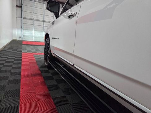 Used 2022 GMC Yukon XL Denali image 29