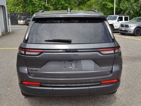 Used 2023 Jeep Grand Cherokee Altitude AWD/4WD image 7