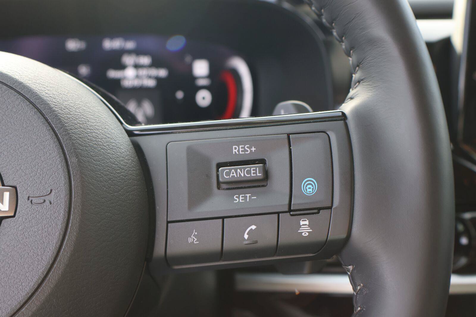 Used 2025 Nissan Pathfinder Platinum w/ Cargo Package FWD image 32