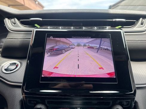 New 2025 Jeep Grand Cherokee Laredo image 17