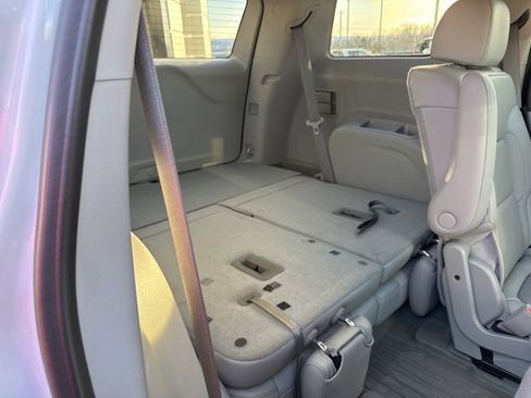 Used 2022 GMC Acadia SLT w/ Preferred Package image 15